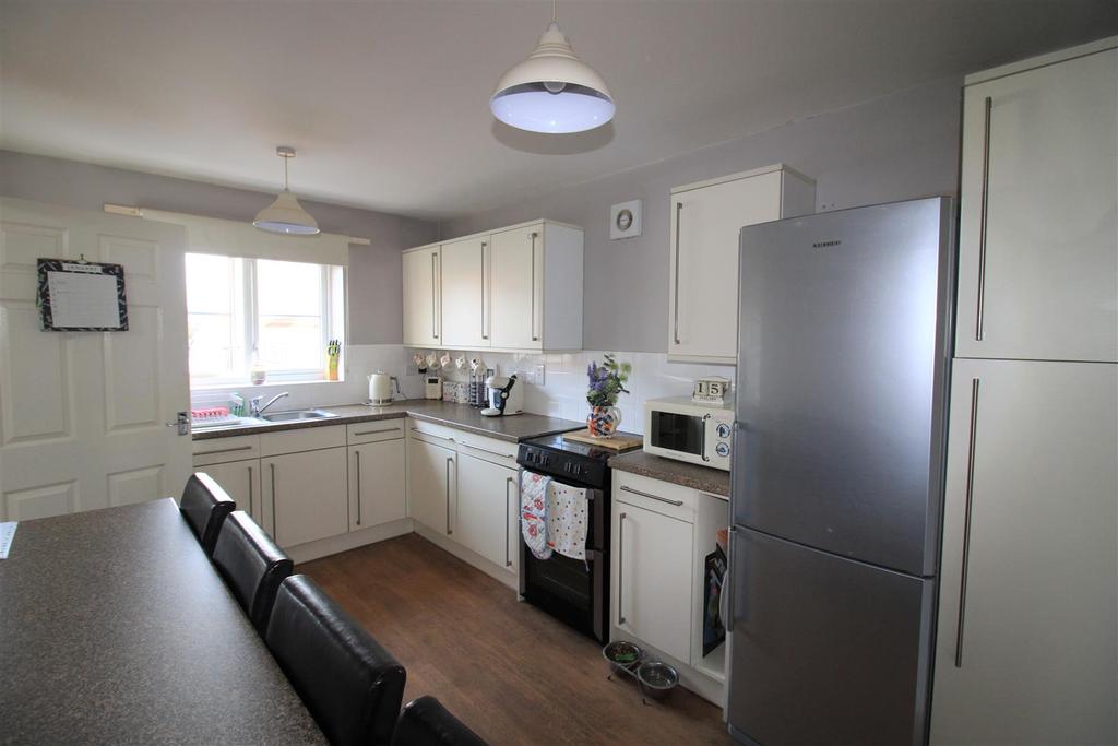 Kitchen 2.jpg