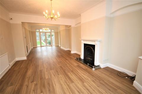 31 Wilmer Way, London, N14 7HT