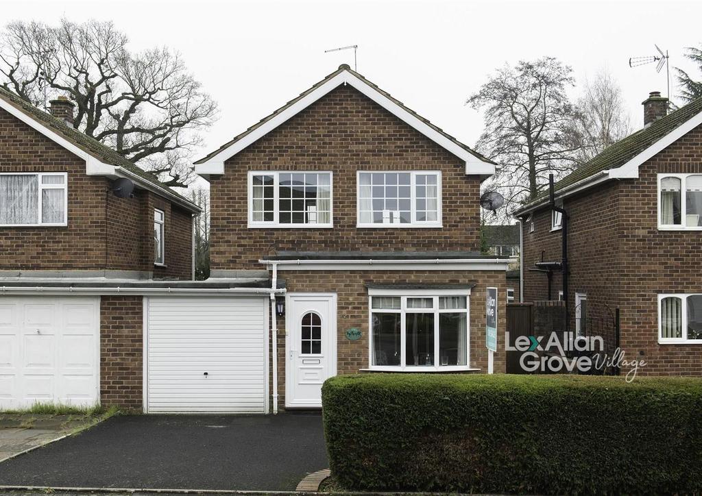 Willow Close, Hagley, Stourbridge 3 bed link detached house £375,000
