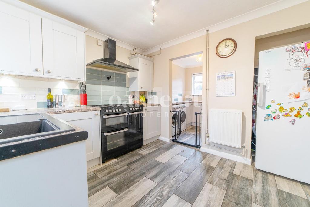 Hazelton Road, Colchester 3 bed semidetached house £250,000