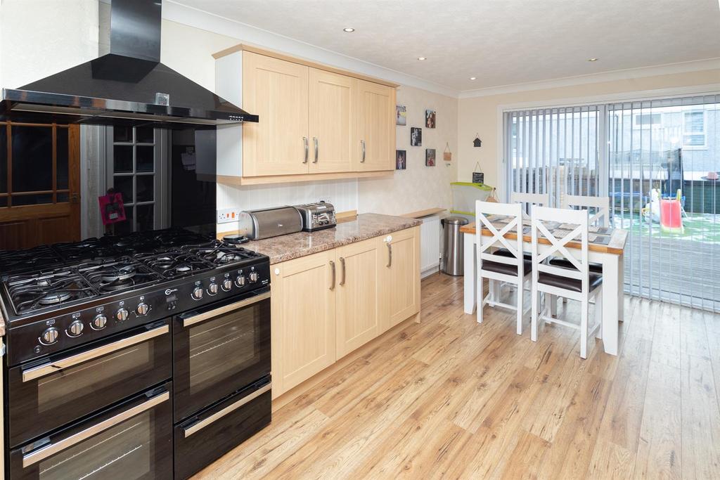 Wallace Crescent, Perth 3 bed house £147,000