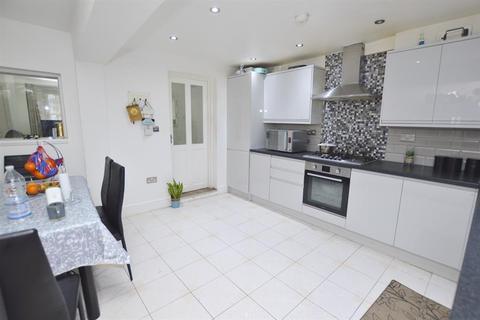 61 Abbots Road, London, E6 1LE