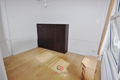 Studio to rent - Holloway Road, Islington, London N7