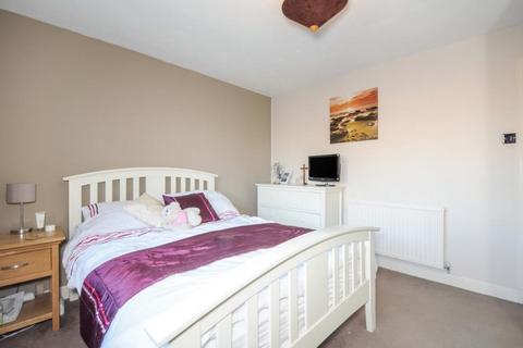 2 bedroom end of terrace house to rent, Macphail Close,  Wokingham,  RG40