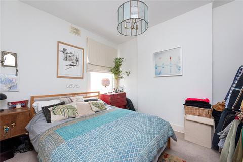 2 bedroom apartment to rent, Bathurst Gardens, London, NW10