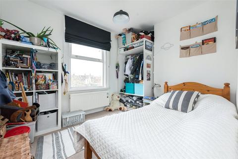 2 bedroom apartment to rent, Bathurst Gardens, London, NW10