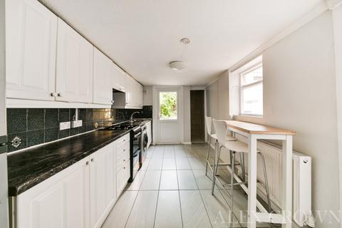 4 bedroom terraced house to rent, Ferndale Road, Brixton