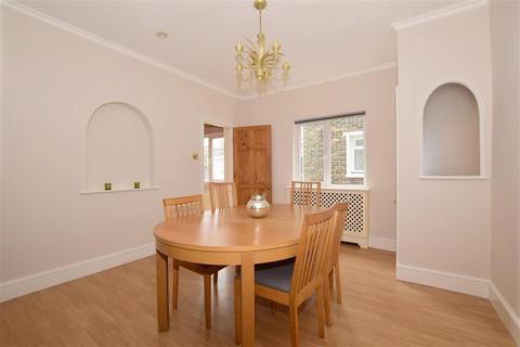 65 Ferndale Road, Banstead, SM7 2EX