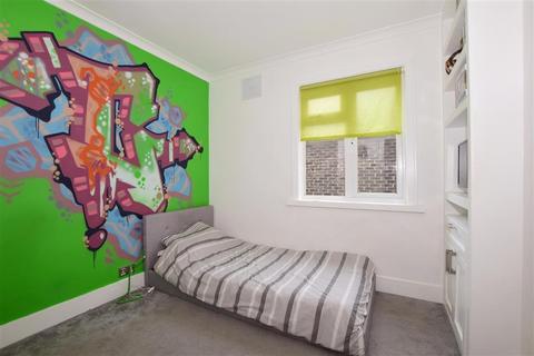 65 Ferndale Road, Banstead, SM7 2EX