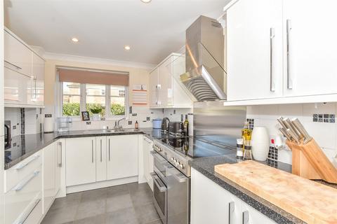 59 Colonel Stephens Way, Tenterden, TN30 6EW
