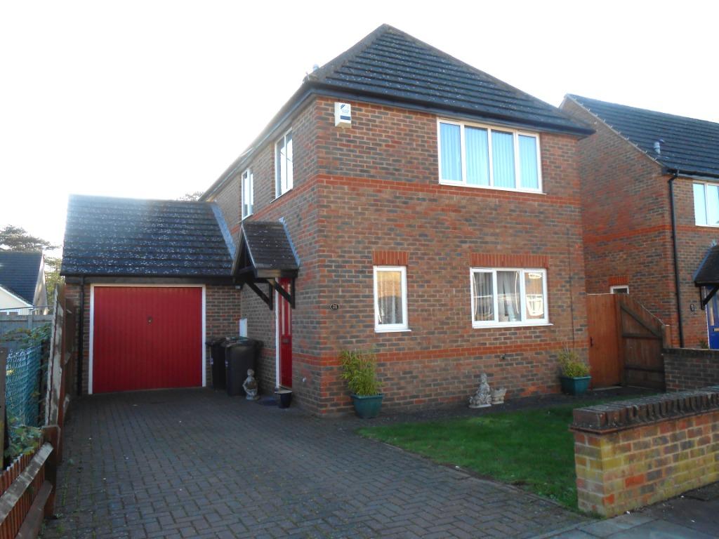St Thomas's Road, Stopsley, Luton, LU2 3 bed detached house £1,250
