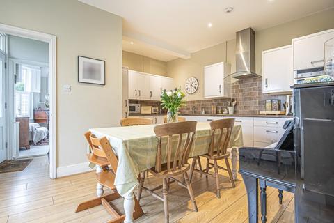 167 Eswyn Road, London, SW17 8TL