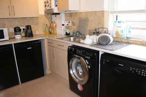 1 bedroom in a flat share to rent, DALGARNO GARDENS, NORTH KENSINGTON, LONDON W10