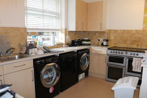 1 bedroom in a flat share to rent, DALGARNO GARDENS, NORTH KENSINGTON, LONDON W10