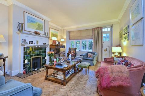 2 Heath Close, London, NW11 7DX