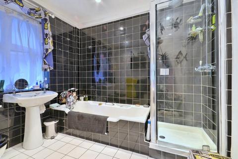 2 Heath Close, London, NW11 7DX