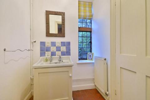 2 Heath Close, London, NW11 7DX
