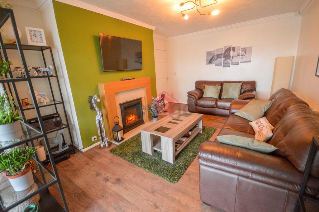 Fir Tree Drive, Wales, Sheffield, S26 3 bed detached bungalow £220,000