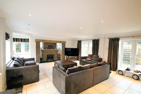 7 The Wend, Coulsdon, CR5 2AX