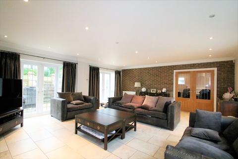 7 The Wend, Coulsdon, CR5 2AX