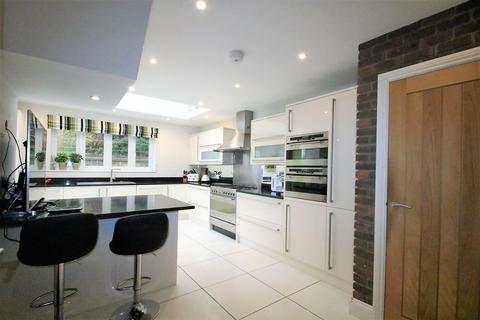 7 The Wend, Coulsdon, CR5 2AX