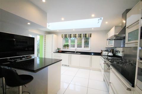 7 The Wend, Coulsdon, CR5 2AX