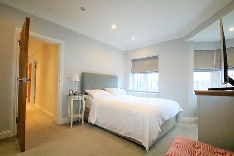7 The Wend, Coulsdon, CR5 2AX
