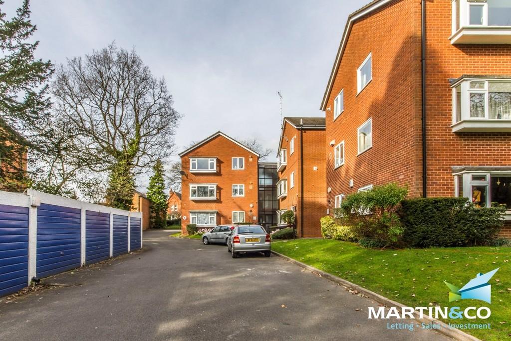 David House, Court Oak Road... 2 bed apartment £800 pcm (£185 pw)