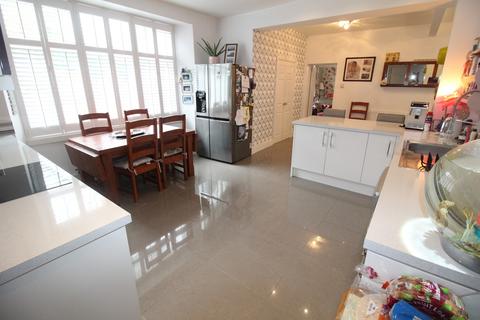 The Castle Bratton Road, Westbury, BA13 3EN