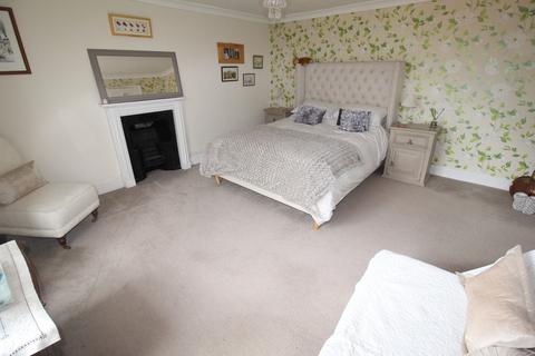 The Castle Bratton Road, Westbury, BA13 3EN