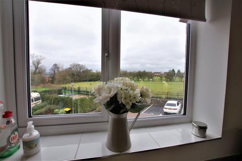 82 Ivinson Way, Bramshall, Uttoxeter, ST14 5EQ