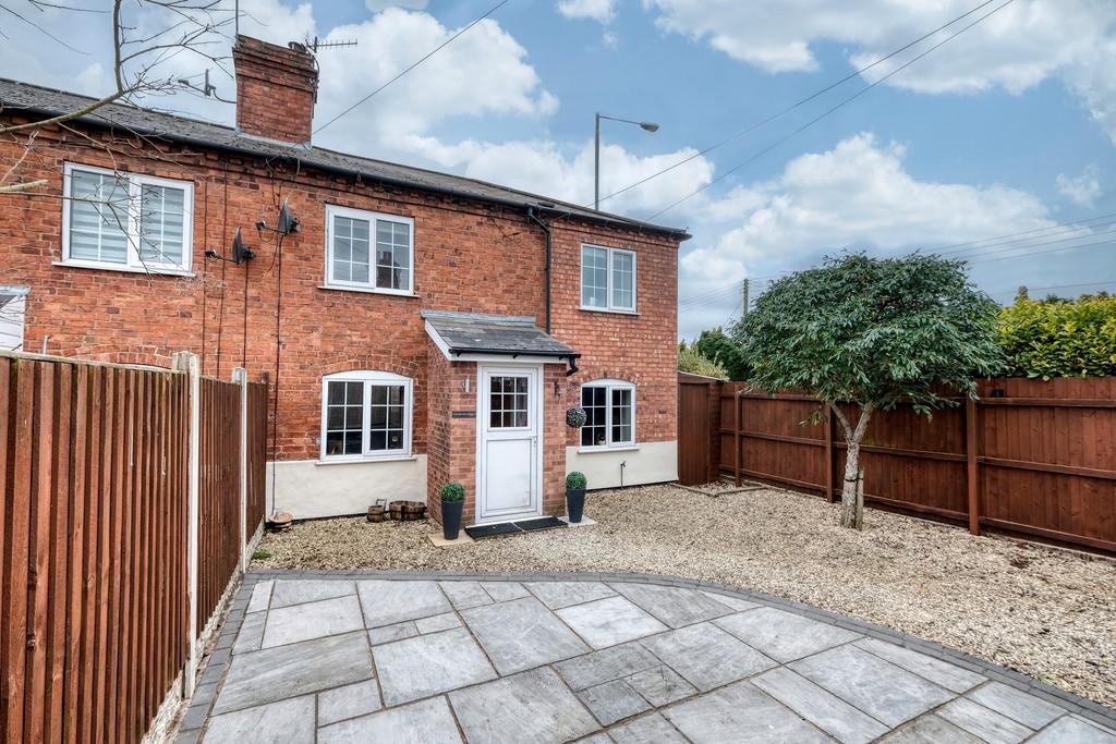 Redditch Road, Stoke Heath, Bromsgrove, B60 4JN 3 bed cottage £280,000