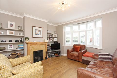 10 Cleveland Avenue, Hampton, TW12 2RD