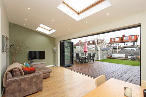 10 Cleveland Avenue, Hampton, TW12 2RD