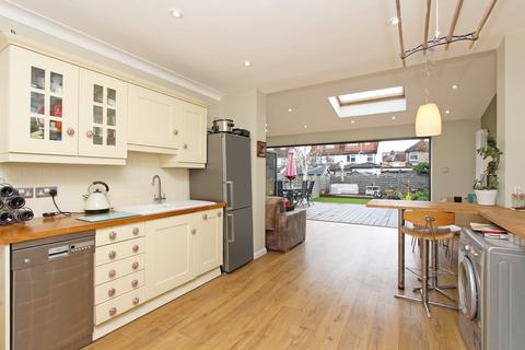 10 Cleveland Avenue, Hampton, TW12 2RD