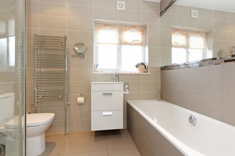 10 Cleveland Avenue, Hampton, TW12 2RD