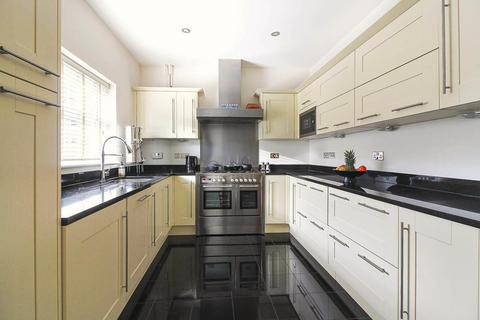 8 Seymour Chase, Epping, CM16 6FE