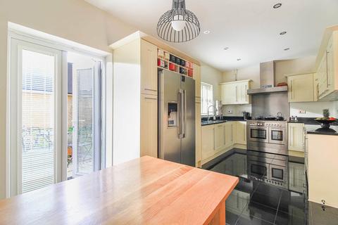 8 Seymour Chase, Epping, CM16 6FE