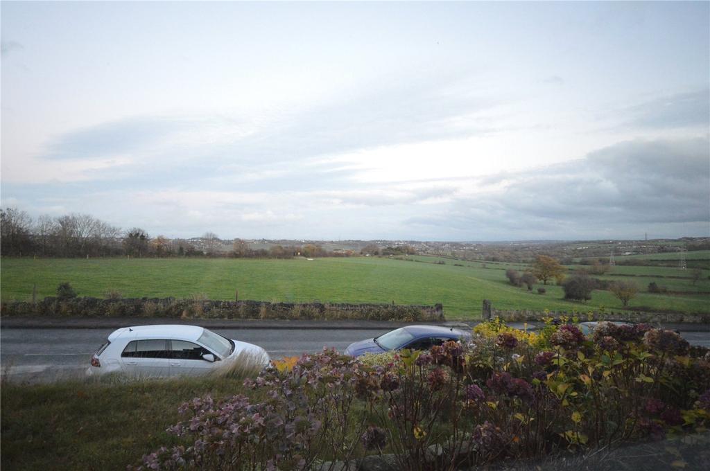 Smithy Brook Lane, Dewsbury 3 bed detached house £250,000