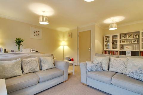 8 Cochrane Drive, Dartford, DA1 2GE