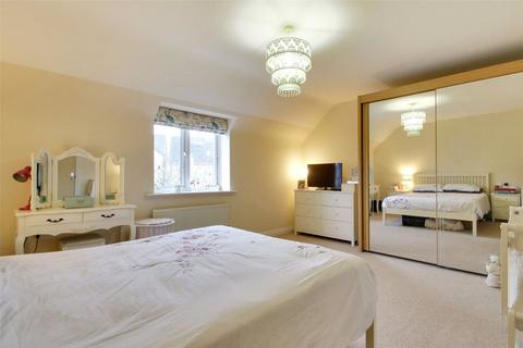 8 Cochrane Drive, Dartford, DA1 2GE