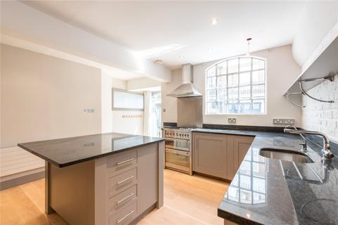 3 bedroom mews to rent, Holland Park Mews, London, W11