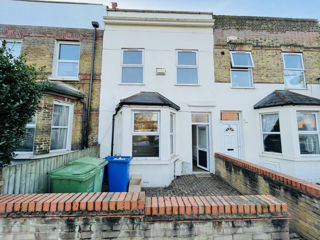 Gibbon Road, London, SE15 5 bed terraced house £2,500 pcm (£577 pw)