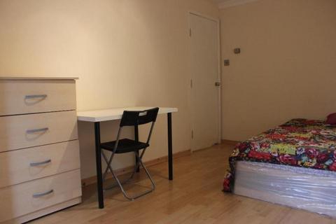 1 bedroom in a house share to rent - St. Elmos Road, London, SE16