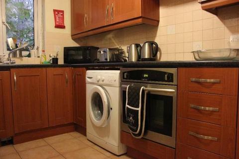 1 bedroom in a house share to rent, St. Elmos Road, London, SE16