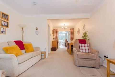 23 Badgers Way, Buckingham, MK18 7EG