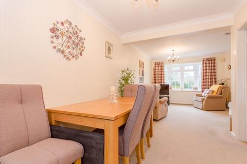 23 Badgers Way, Buckingham, MK18 7EG