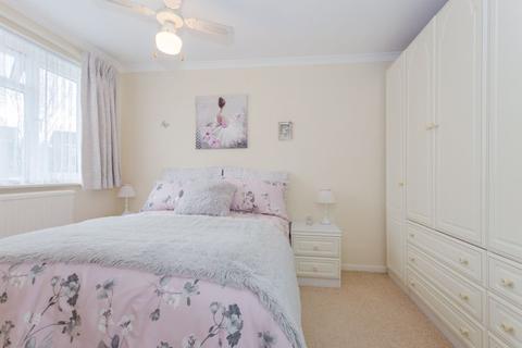 23 Badgers Way, Buckingham, MK18 7EG