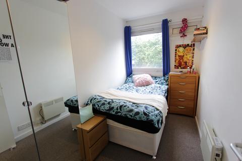 1 bedroom in a flat share to rent - Longshore, London SE8