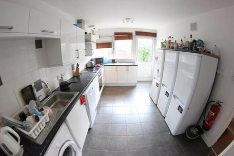 1 bedroom in a flat share to rent - Longshore, London SE8